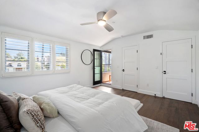 616 21st Street, Santa Monica CA: https://media.crmls.org/mediaz/e1fc43d8-189b-4420-b390-7a10a7a2a23c.jpg