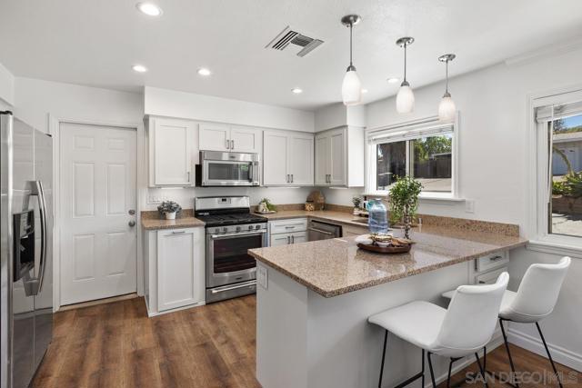 13250 Idyl Dr, Lakeside CA: https://media.crmls.org/mediaz/e1fc51fb-029e-4ac5-a376-cb3662fc3287.jpg