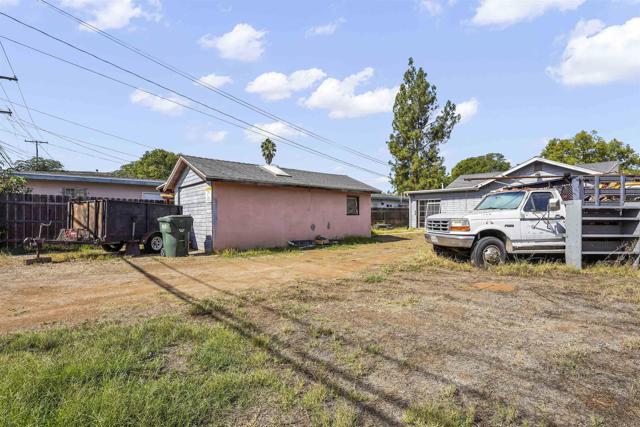 127 W 5Th Avenue, Escondido CA: https://media.crmls.org/mediaz/e1fc9f33-2a3c-4c05-877b-7a9088f029f4.jpg