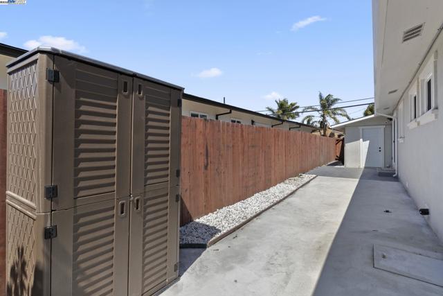 36523 Cherry St, Newark CA: https://media.crmls.org/mediaz/e1fcaf0d-c603-4f92-9986-6bbcdb6b099f.jpg