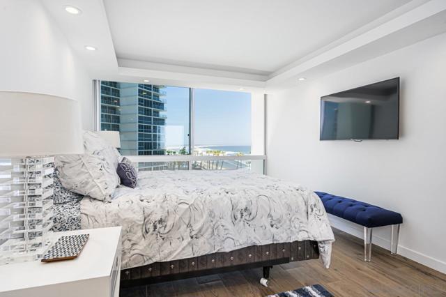 1760 Avenida Del Mundo, Coronado CA: https://media.crmls.org/mediaz/e1fe2d9b-eb7b-4c15-993e-f52a4630aa68.jpg