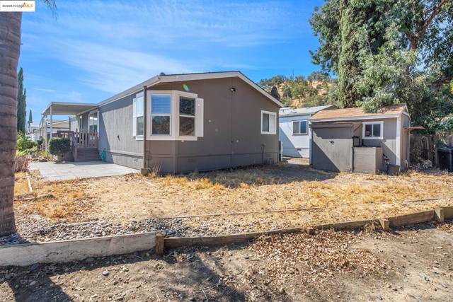 16711 Marsh Creek Rd, Clayton CA: https://media.crmls.org/mediaz/e1fe3e59-c0cc-48e4-9adc-97eb8fcac4b0.jpg
