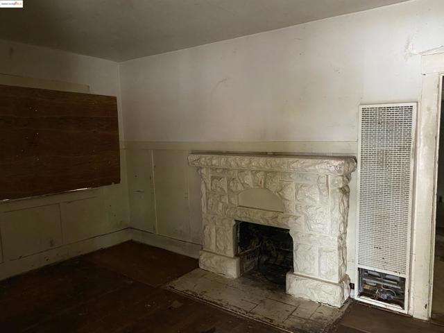 3654 39th Ave, Oakland CA: https://media.crmls.org/mediaz/e1fe7148-d7fd-4400-bc37-92dd3c1ffb02.jpg