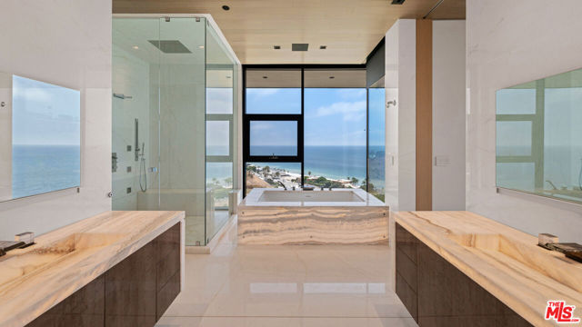 5012 Carbon Beach Terrace, Malibu CA: https://media.crmls.org/mediaz/e1fe81aa-ccd9-4202-af01-d6b6c285b969.jpg