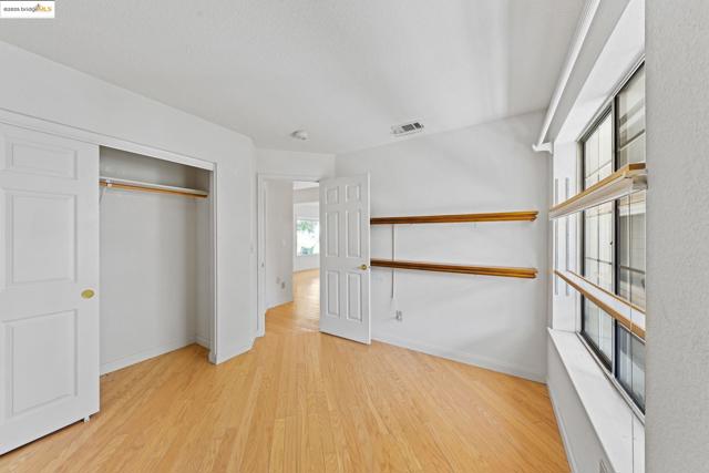 5213 Walker Ct, Antioch CA: https://media.crmls.org/mediaz/e1fed02e-adbc-4628-bb89-6d8884740659.jpg