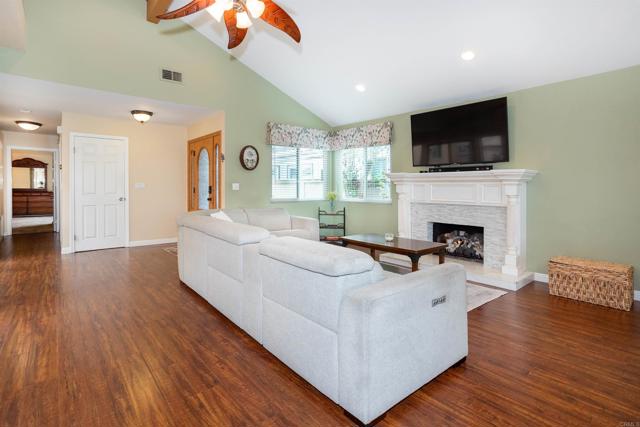 1564 Via Brisa Del Lago, San Marcos CA: https://media.crmls.org/mediaz/e1ff4574-149c-4cd7-96fc-eb0a70f1f634.jpg