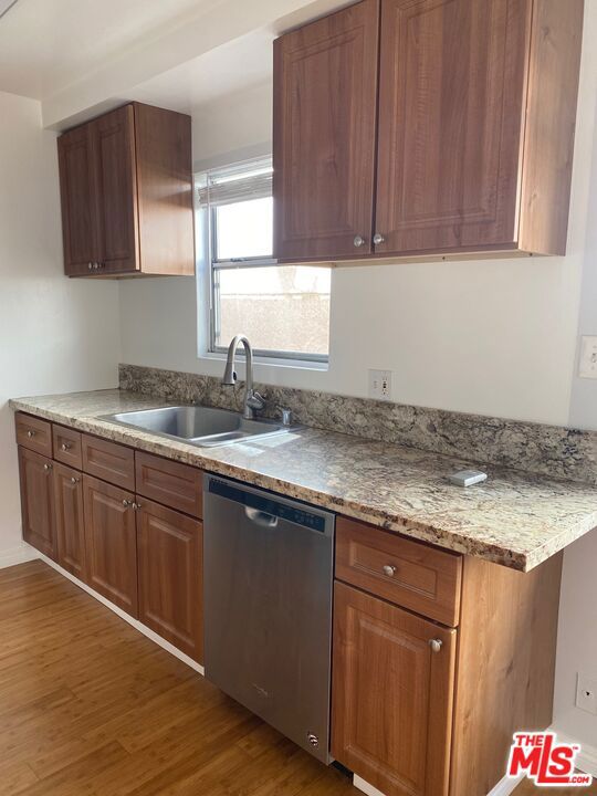 11829 Kiowa Avenue, Los Angeles CA: https://media.crmls.org/mediaz/e1ff5c2e-0bd8-48a2-b62e-c0294ba71040.jpg