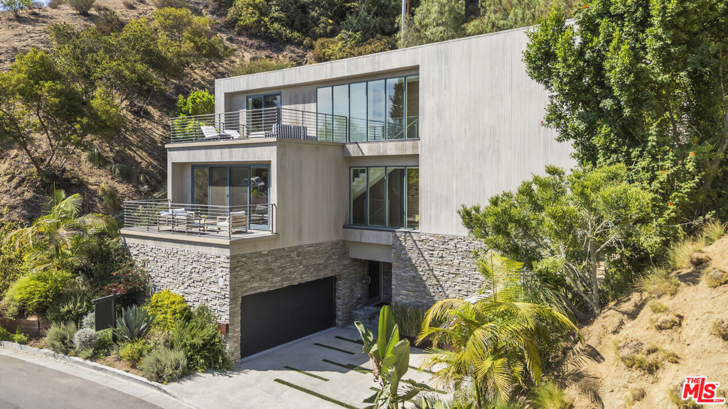 2756 Westshire Drive
