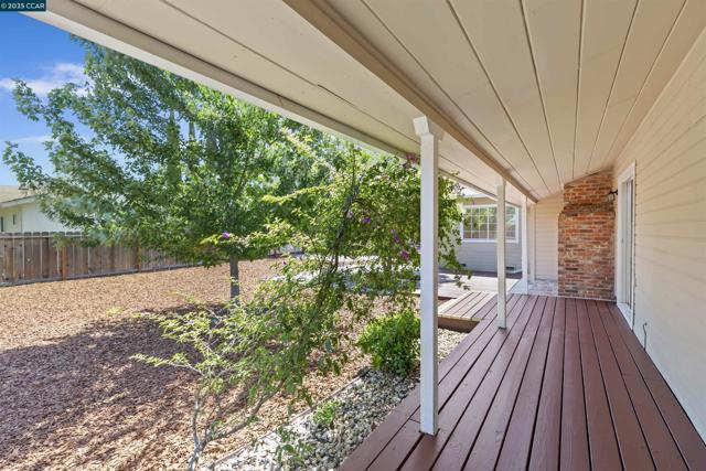 828 Bancroft Rd, Walnut Creek CA: https://media.crmls.org/mediaz/e1fff39a-8baf-4f4d-b920-04b16beb8df1.jpg