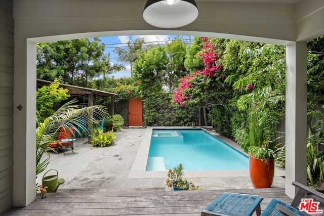 813 Crestmoore Place, Venice CA: https://media.crmls.org/mediaz/e20095c1-b0fd-4642-bc4b-a8adddd11cc4.jpg