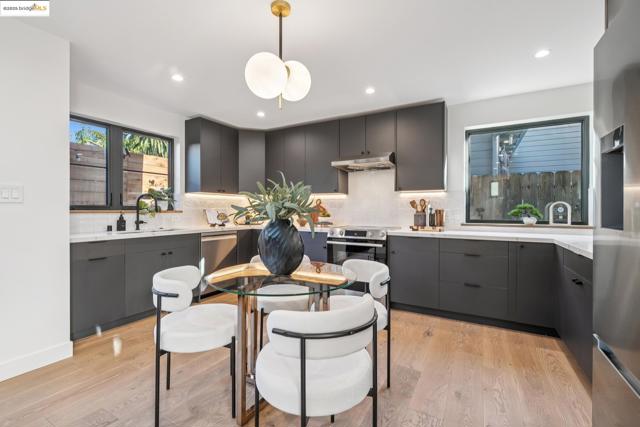 1516 Blake St, Berkeley CA: https://media.crmls.org/mediaz/e201e391-e4dd-43e2-b122-5d5b961f8064.jpg