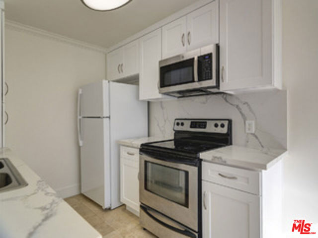 2884 Sawtelle Boulevard, Los Angeles CA: https://media.crmls.org/mediaz/e2025710-7986-4184-8844-627162362bc5.jpg