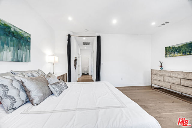 4841 Minden Place, Los Angeles CA: https://media.crmls.org/mediaz/e2029d93-2926-43a1-85e0-be15337054db.jpg