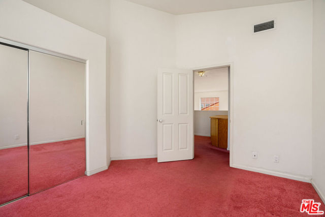 6615 Kentwood Bluffs Drive, Los Angeles CA: https://media.crmls.org/mediaz/e203b4d7-184c-43d3-ae18-497529ee218a.jpg