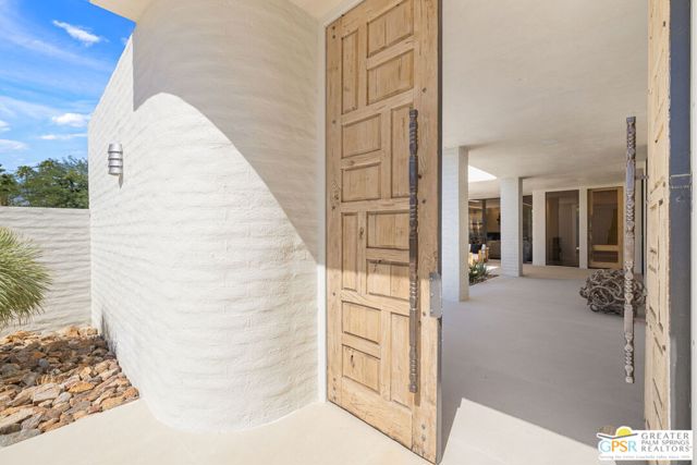 71000 Tamarisk Lane, Rancho Mirage CA: https://media.crmls.org/mediaz/e20435f8-c225-4ab1-af24-b6061a3ce054.jpg