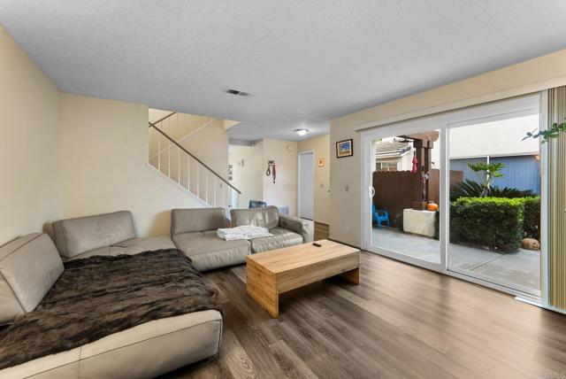 Detail Gallery Image 7 of 24 For 4042 Moratalla, San Diego,  CA 92130 - 3 Beds | 2/1 Baths