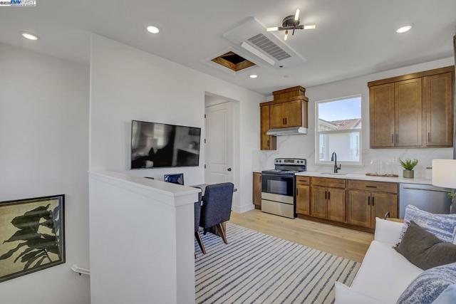 319 W Calabria Drive, Mountain House CA: https://media.crmls.org/mediaz/e204c699-b310-4ba8-9914-b1efa7718192.jpg