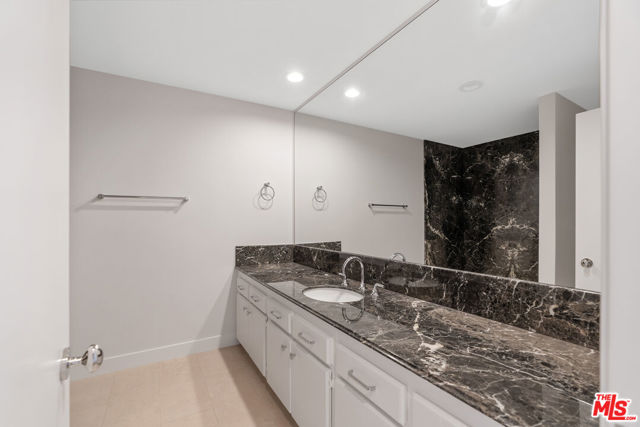 10118 Empyrean Way, Los Angeles CA: https://media.crmls.org/mediaz/e2051098-e578-4199-b13c-89b6ddc3bc4d.jpg