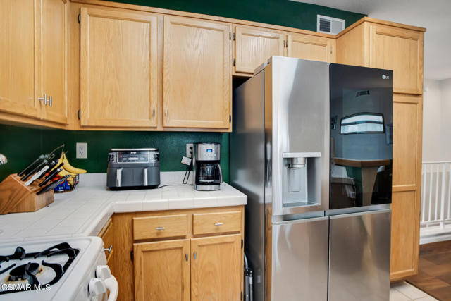 11688 Quailcreek Court, Moorpark CA: https://media.crmls.org/mediaz/e2054bdb-b7e0-4968-9110-ce2ec9b64097.jpg