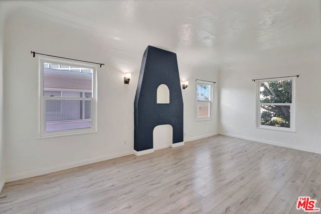 221 S Tower Drive, Beverly Hills CA: https://media.crmls.org/mediaz/e205a0c4-aaa5-42f4-afb9-18a8e445d34a.jpg