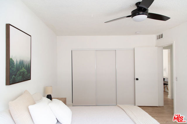 4938 Rosewood Avenue, Los Angeles CA: https://media.crmls.org/mediaz/e206033c-3061-47a7-a114-ba3468a9a1f5.jpg