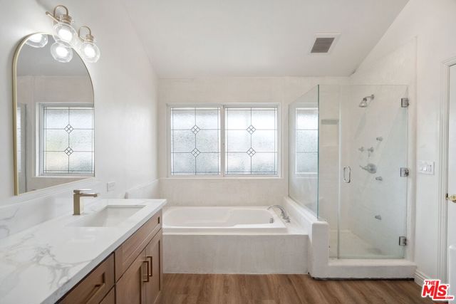 17805 Erwin Street, Encino CA: https://media.crmls.org/mediaz/e2061082-6aba-4449-b9e9-711b97a63546.jpg