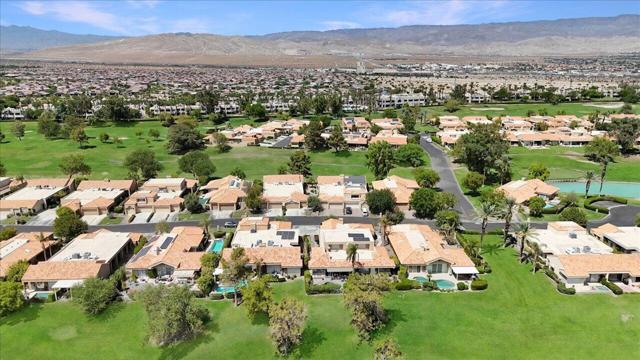 23 Pine Valley Drive, Rancho Mirage CA: https://media.crmls.org/mediaz/e206187b-b14c-47a4-a63a-b36a6bb19b94.jpg