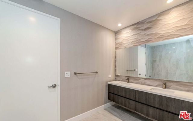 Image 8 of 13 For 801 Grand Avenue 2205