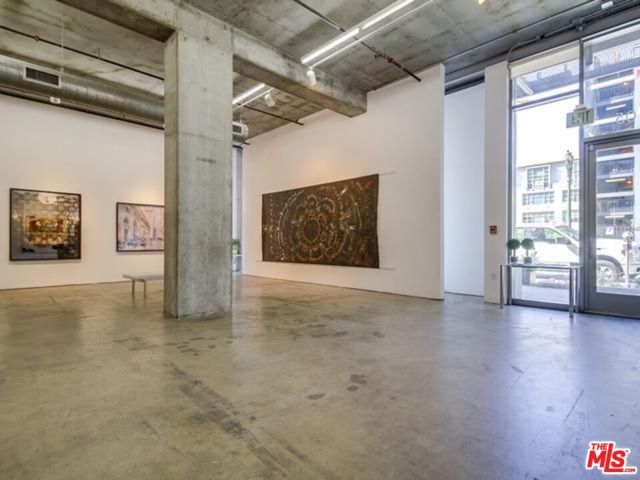 1100 S Hope Street, Los Angeles CA: https://media.crmls.org/mediaz/e206dca3-52d8-466e-a67e-84be47685231.jpg