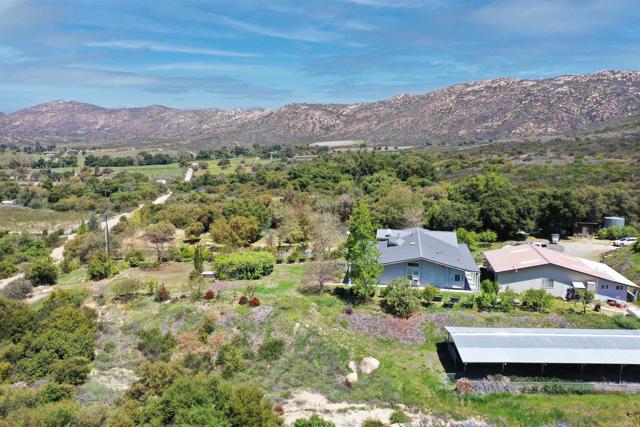 2555 Forest Park Road, Jamul CA: https://media.crmls.org/mediaz/e207403d-7c1f-4706-8de7-503e30d5910f.jpg