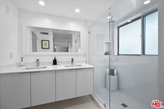 621 N Kings Road, West Hollywood CA: https://media.crmls.org/mediaz/e207514b-d49d-4efa-844f-450a1be3be65.jpg