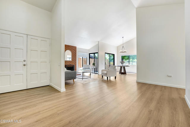 4188 Minnecota Drive, Thousand Oaks CA: https://media.crmls.org/mediaz/e2078d7c-43db-4cef-93ec-ec6c7873c26a.jpg