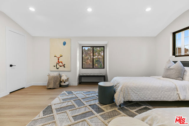 5132 Escobedo Drive, Woodland Hills CA: https://media.crmls.org/mediaz/e207cc59-541e-466e-8b0a-21bdd6d8a3c1.jpg