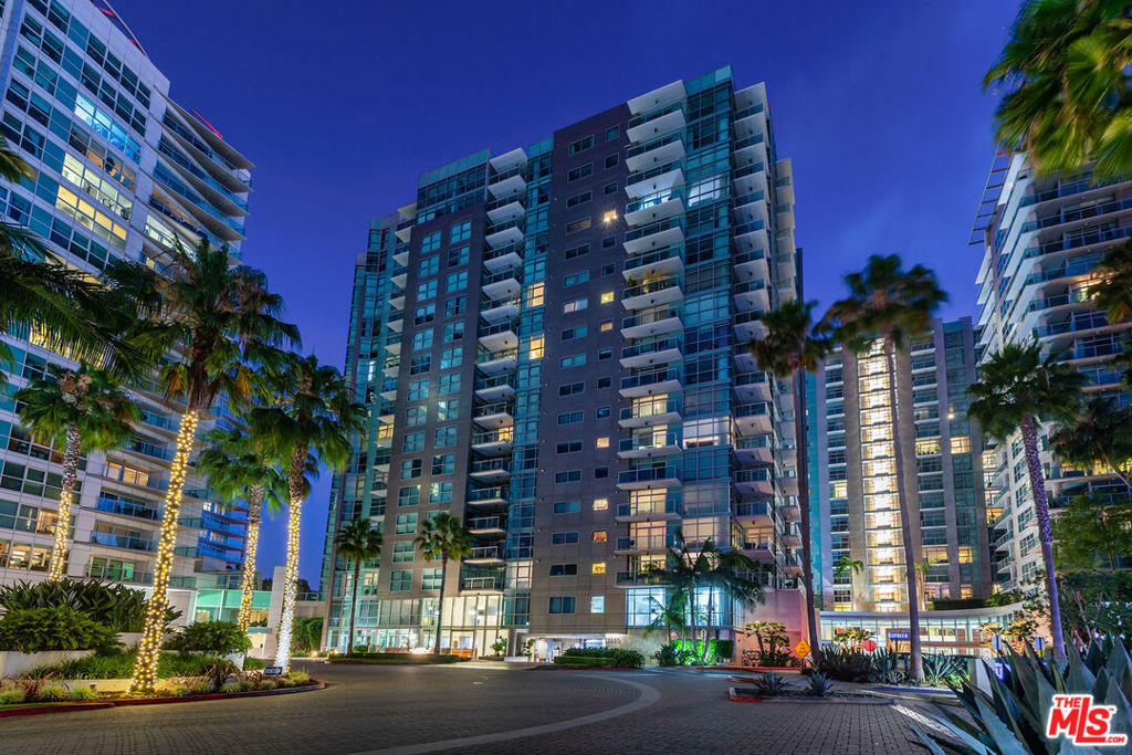 13650 Marina Pointe Drive #906
