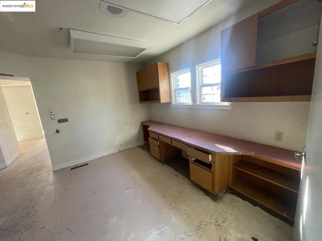 2890 Concord BLVD, Concord CA: https://media.crmls.org/mediaz/e2091818-d293-4154-bc9f-83801601a24d.jpg