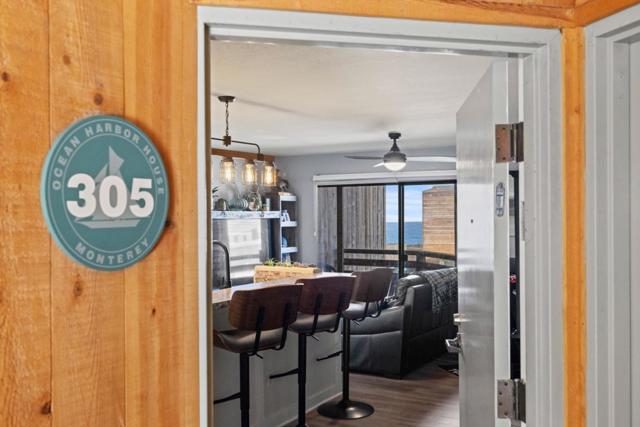 125 Surf Way, Monterey CA: https://media.crmls.org/mediaz/e2094519-9366-41ef-ac2d-65e8023756ba.jpg