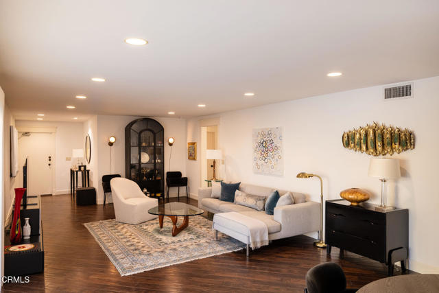 Detail Gallery Image 10 of 39 For 382 E California Bld #105,  Pasadena,  CA 91106 - 3 Beds | 2 Baths