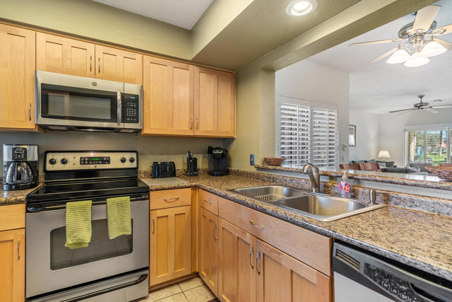 280 Vista Royale W Circle, Palm Desert CA: https://media.crmls.org/mediaz/e20ad040-d4d2-4705-8bcc-33ee1a6a3d21.jpg