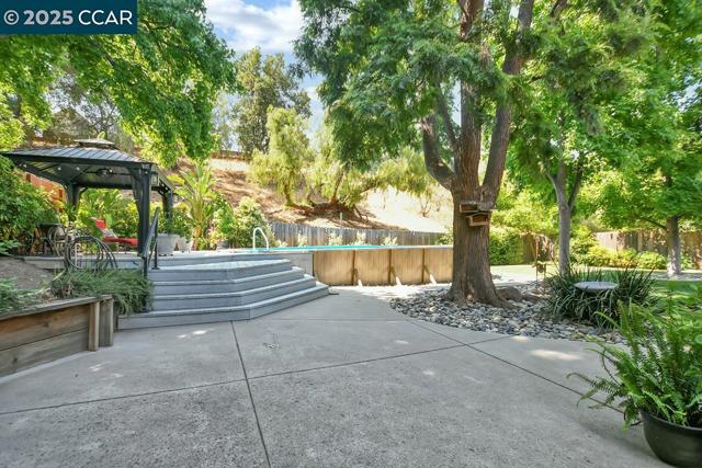 308 Bluerock Drive, Antioch CA: https://media.crmls.org/mediaz/e20afba8-f8ad-46c2-b2b6-75b614e414a6.jpg