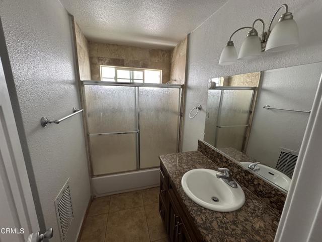 Detail Gallery Image 7 of 13 For 15624 Vanowen St, Los Angeles,  CA 91406 - – Beds | – Baths