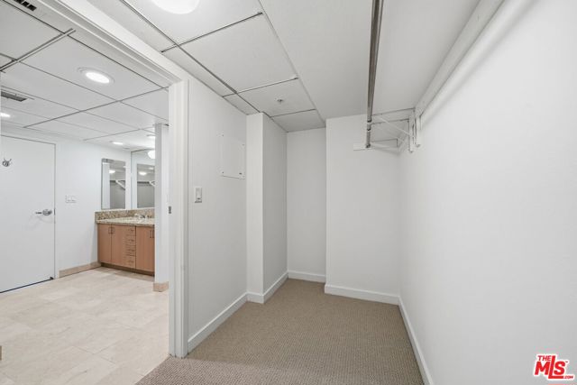 13700 Marina Pointe Drive, Marina del Rey CA: https://media.crmls.org/mediaz/e20c3c30-c4ca-426a-b249-a82d6d90f843.jpg