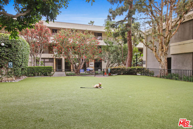 4316 Marina City Dr, Marina del Rey CA: https://media.crmls.org/mediaz/e20c4cf2-be9b-420f-bbfd-fdeb0700f11f.jpg