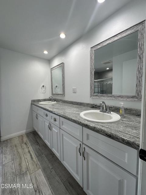 3045 Galena Avenue, Simi Valley CA: https://media.crmls.org/mediaz/e20cec03-1543-4af6-81f7-8b7b0a91a0be.jpg