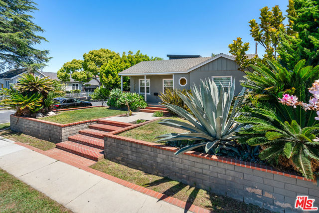 3756 Wade Street, Los Angeles CA: https://media.crmls.org/mediaz/e20d72cb-89ac-4435-ab70-b70130d083d1.jpg