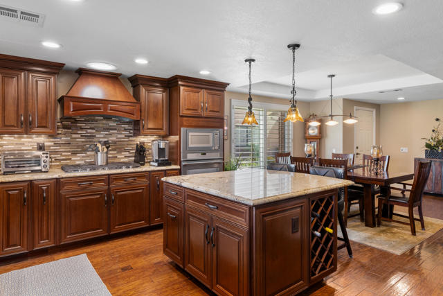40 Joya Drive, Palm Desert CA: https://media.crmls.org/mediaz/e20d97eb-6ebe-484c-8a0b-db6f7d1f8a26.jpg
