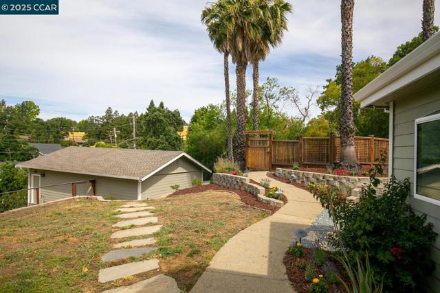 2 Deer field, Walnut Creek CA: https://media.crmls.org/mediaz/e20e0e8d-3cde-4220-bf4b-716ea38bdba6.jpg
