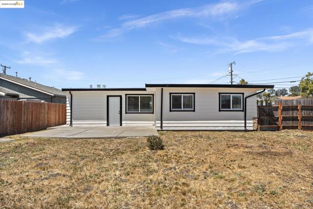 716 Williams Dr, Richmond CA: https://media.crmls.org/mediaz/e20e44ae-fb18-4c2d-8070-b0b0905f0065.jpg