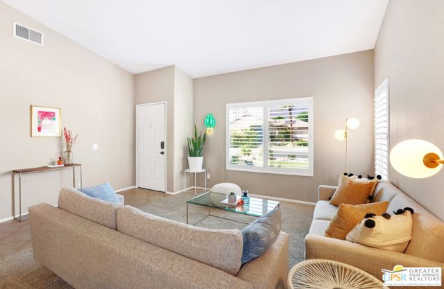 2162 Shannon Way, Palm Springs CA: https://media.crmls.org/mediaz/e20ecd2e-fafc-4d79-9727-e85a57a25fde.jpg