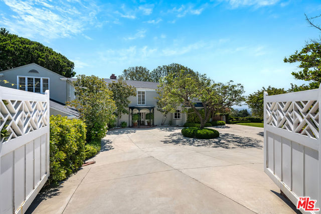 11080 Chalon Road, Los Angeles CA: https://media.crmls.org/mediaz/e20f4cb9-3085-4c20-b607-20a7d773c719.jpg