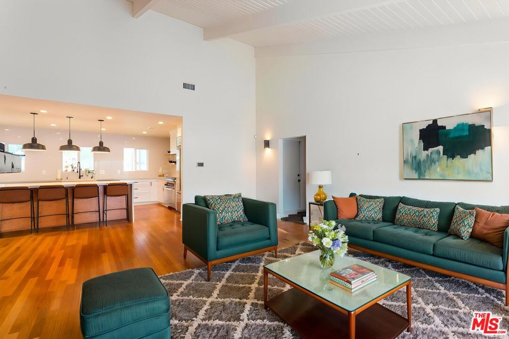 23721 Mariano Street